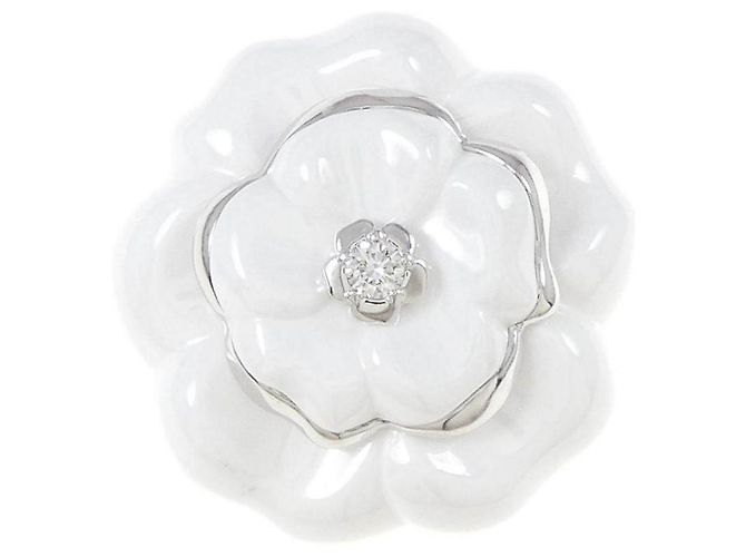 Anello Chanel Camellia Large in Oro Bianco e Diamanti - vista 2