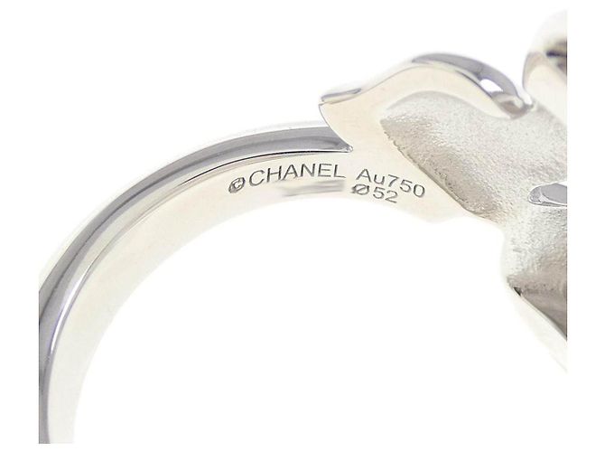 Anello Chanel Camellia Large in Oro Bianco e Diamanti - vista 4