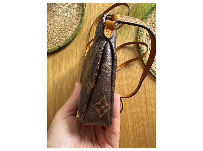 Louis Vuitton Monogram Canvas Pallas saffron Tasche Braun Monogramm - Ansicht 3