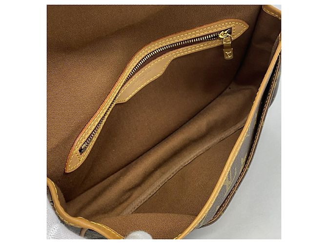 Borsa a tracolla Louis Vuitton Monogram Gibeciere PM Marrone - vista 4