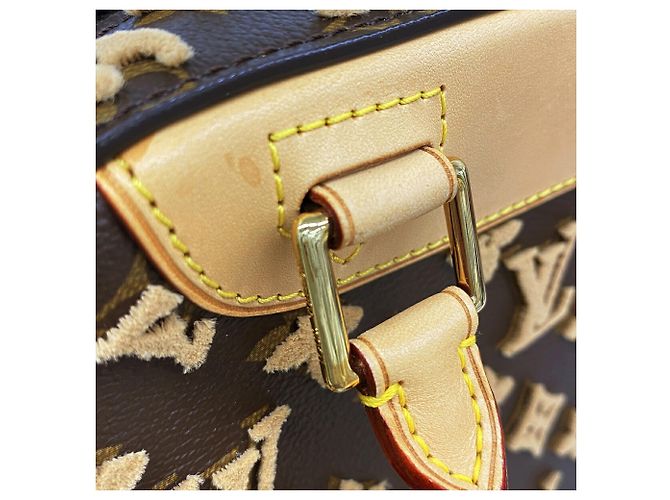 Louis Vuitton Monogram Tuftage 3D Deauville Cube Handtasche Beige - Ansicht 8