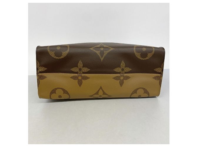 Borsa Tote Louis Vuitton Monogram Giant Reverse OnTheGo GM Marrone - vista 3