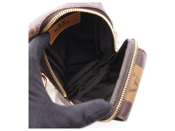 Louis Vuitton x NIGO Double Phone Pouch Marrone - vista 3