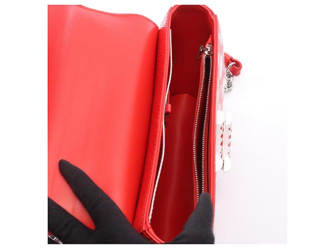 Borsa a tracolla Louis Vuitton LV x YK Twist MM Bianco Rosso - vista 3