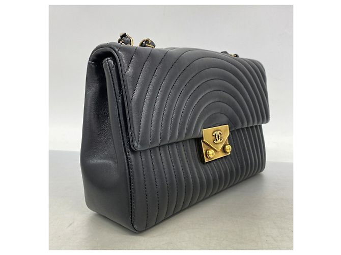 Borsa a tracolla Chanel in pelle d'agnello nera Nero - vista 2