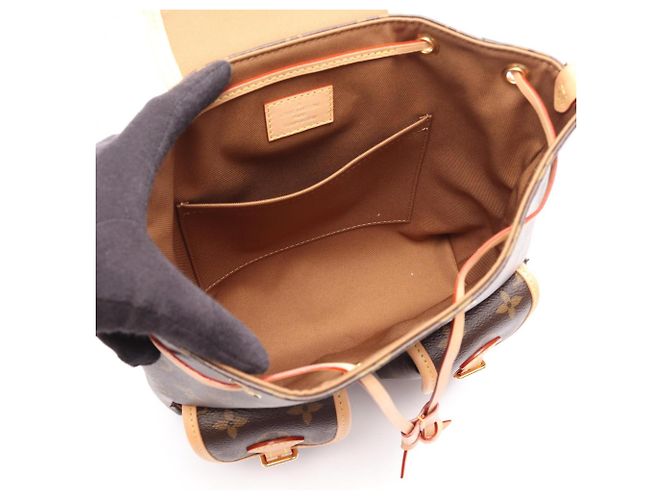 Louis Vuitton Excursion PM Monogram Mochila/Bolso 2-way Castaño - vista 3