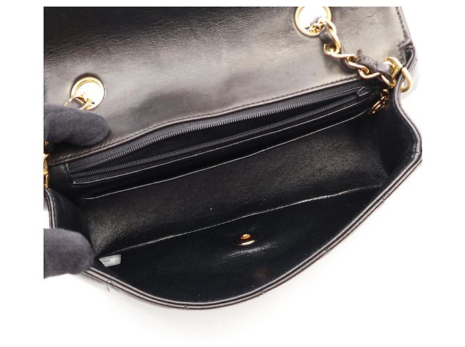 Borsa a tracolla Chanel Matelassé Diana Flap Nero - vista 3