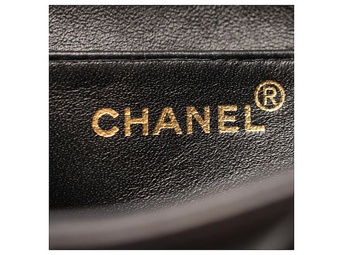 Borsa a tracolla Chanel Matelassé Diana Flap Nero - vista 4