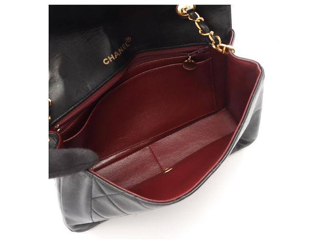 Borsa a tracolla Chanel Matelassé Diana Flap Nero - vista 3