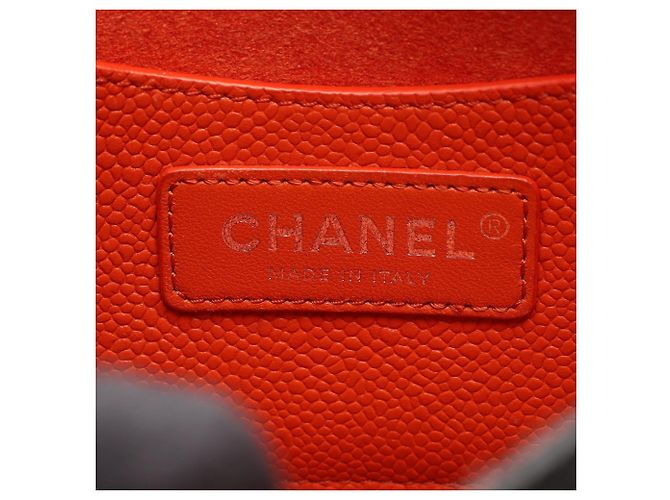 Borsa a tracolla Chanel Round Flap in pelle di vitello martellata nera Nero - vista 4