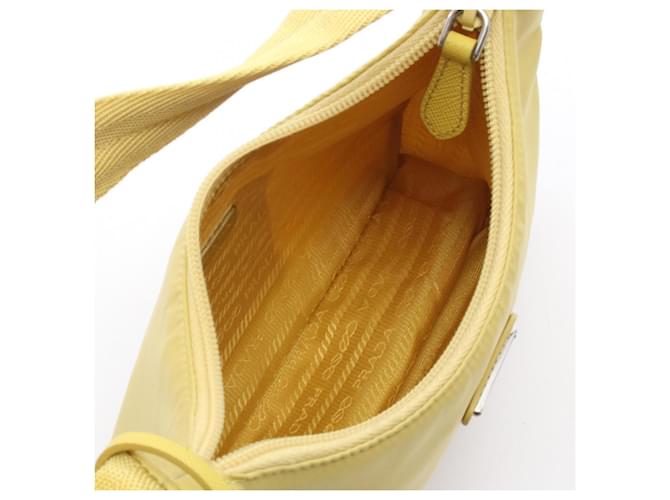 Borsa Prada Re-Edition 2000 Mini Bag Giallo - vista 3