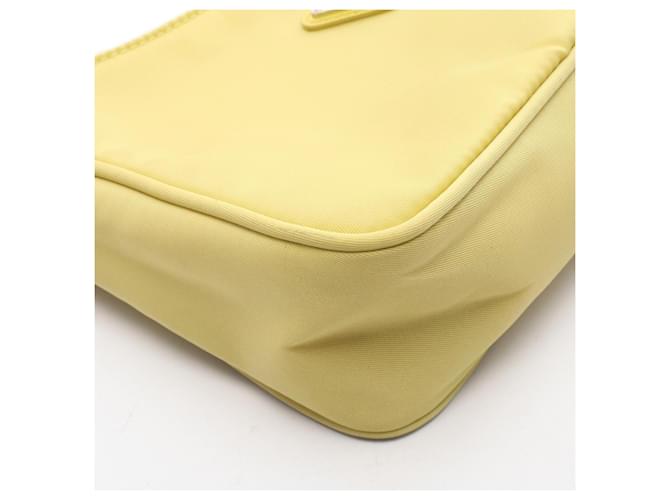 Borsa Prada Re-Edition 2000 Mini Bag Giallo - vista 6