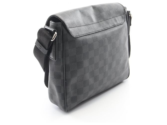 Borsa a tracolla Louis Vuitton District PM Damier Graphite Nero - vista 2