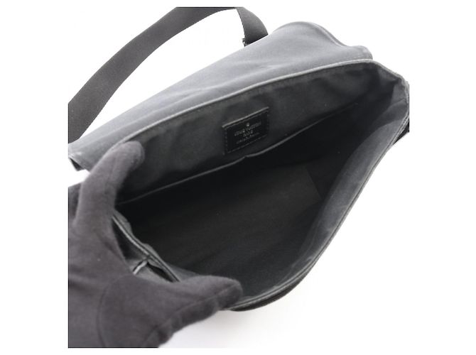Borsa a tracolla Louis Vuitton District PM Damier Graphite Nero - vista 3