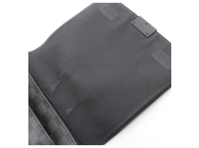 Borsa a tracolla Louis Vuitton District PM Damier Graphite Nero - vista 6