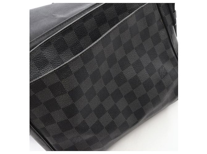 Borsa a tracolla Louis Vuitton District PM Damier Graphite Nero - vista 7