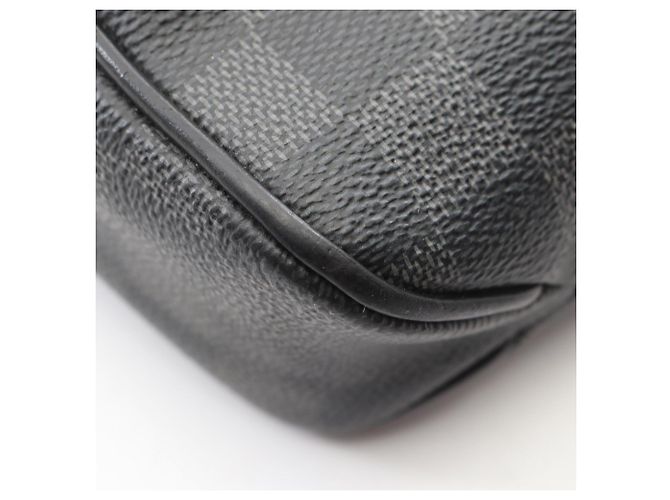 Borsa a tracolla Louis Vuitton District PM Damier Graphite Nero - vista 8