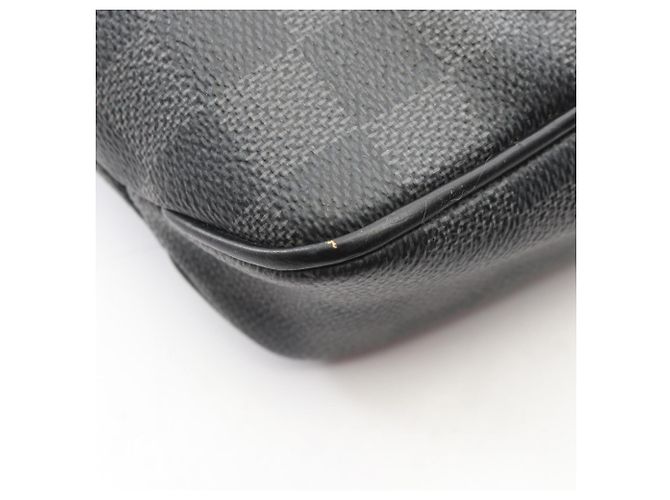 Borsa a tracolla Louis Vuitton District PM Damier Graphite Nero - vista 9