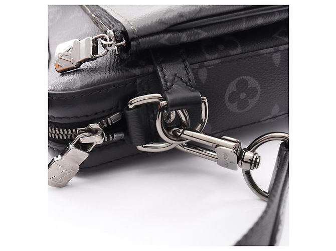 Borsa a tracolla Louis Vuitton Trio Messenger Monogram Eclipse Marrone Nero - vista 7