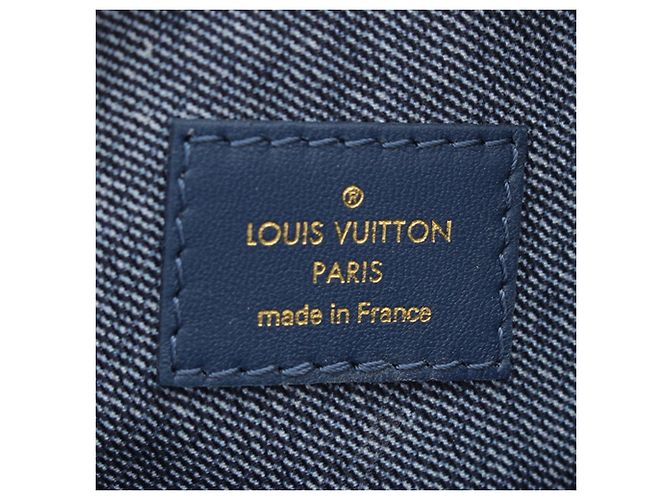Louis Vuitton Blue Monogram Embossed Denim Lambskin Coussin PM - vista 8