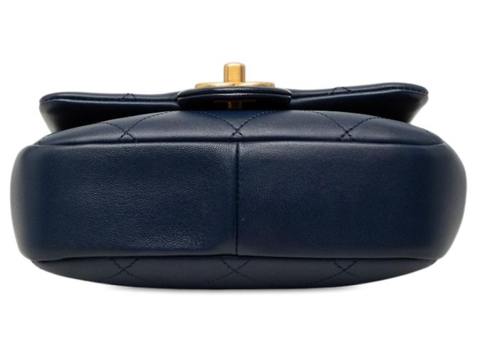 Chanel Blue Mini Quilted Lambskin In The Loop Flap Blu navy - vista 3