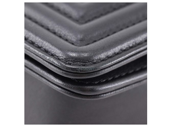 Chanel Black Old Medium Chevron Calfskin Boy Flap Nero - vista 8