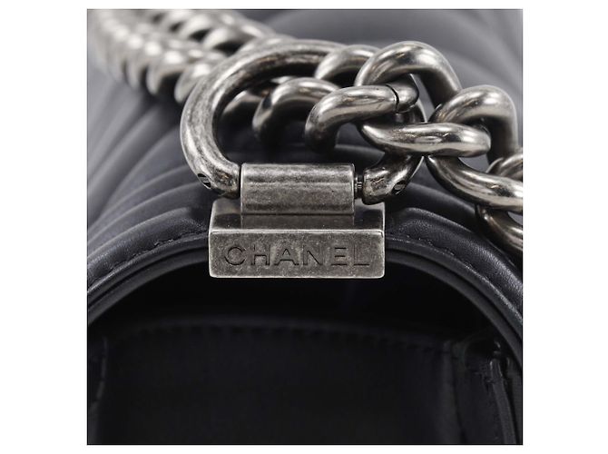 Chanel Black Old Medium Chevron Calfskin Boy Flap Nero - vista 9