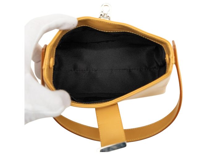 Salvatore Ferragamo Borsa Ferragamo Gancini in pelle gialla Giallo - vista 4