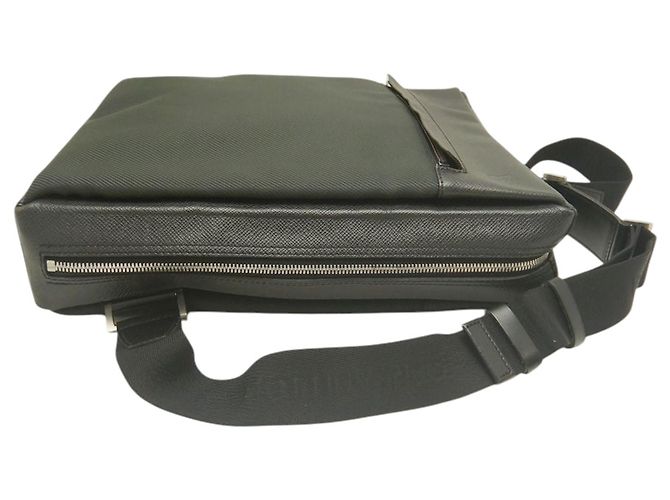 Louis Vuitton Gray Bicolor Taiga and Canvas Beluga Marrone Verde scuro - vista 12