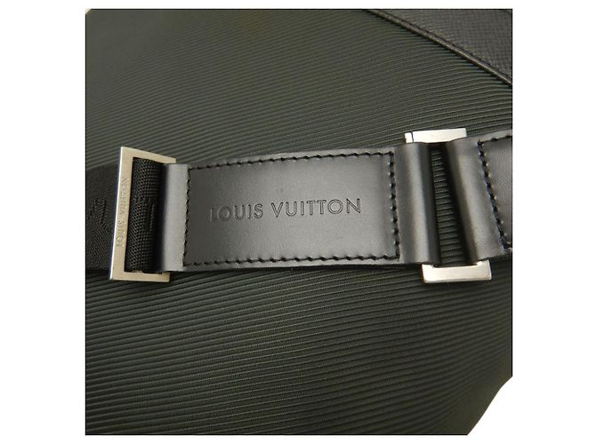 Louis Vuitton Gray Bicolor Taiga and Canvas Beluga Marrone Verde scuro - vista 6