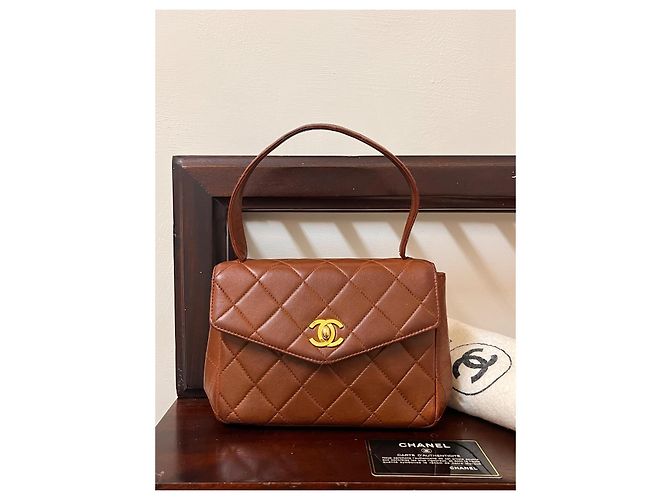 Mini borsa in pelle matelassé Chanel Rare Marrone - vista 2