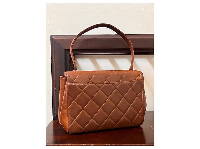 Mini borsa in pelle matelassé Chanel Rare Marrone - vista 3
