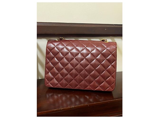 Chanel Classic Flap Bag Medium Burgundy aus gestepptem Lammleder Bordeaux - Ansicht 2