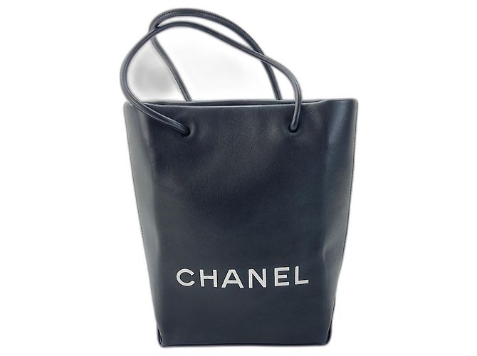 Borsa Tote Chanel Essential in nero - vista 2