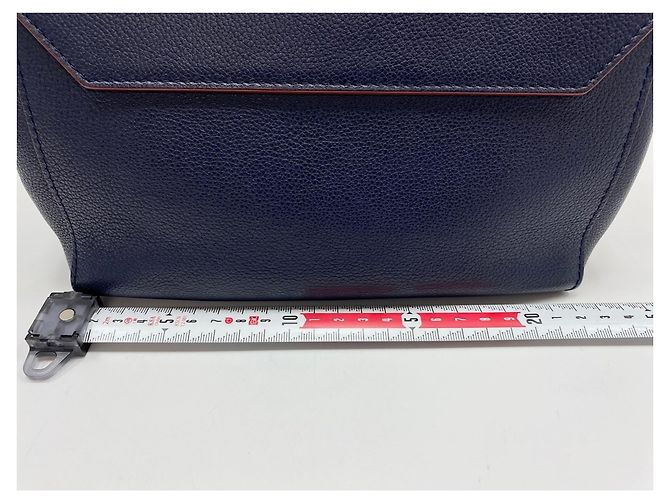 Borsa a tracolla Louis Vuitton Lockme II Blu navy - vista 4