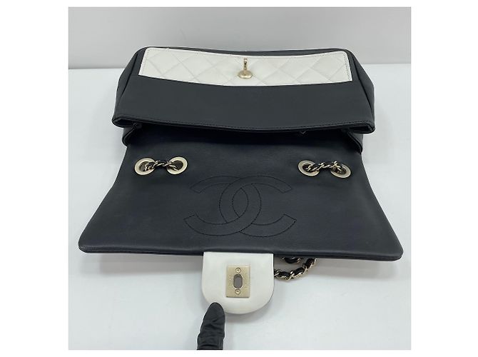 Borsa a tracolla Chanel Matelassé Black Nero - vista 13