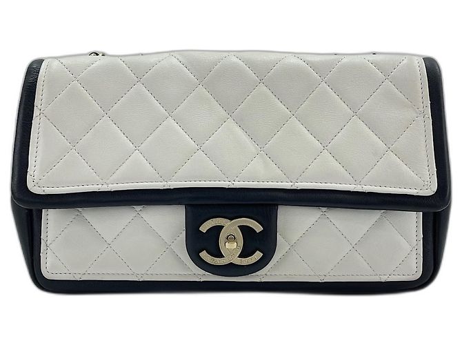 Borsa a tracolla Chanel Matelassé Black Nero - vista 2