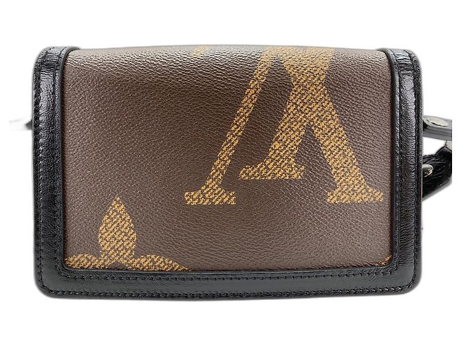 Bumbag Louis Vuitton Dauphine Marrom - vista 3