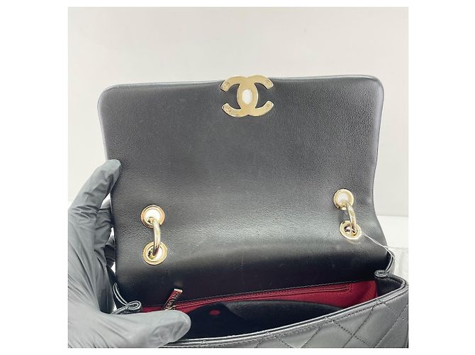 Borsa a tracolla Chanel Matelassé 23 in nero - vista 11