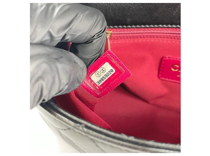 Borsa a tracolla Chanel Matelassé 23 in nero - vista 13