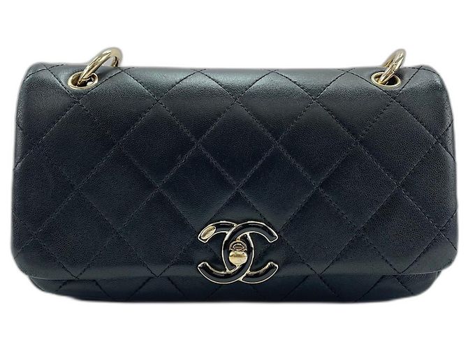 Borsa a tracolla Chanel Matelassé 23 in nero - vista 2