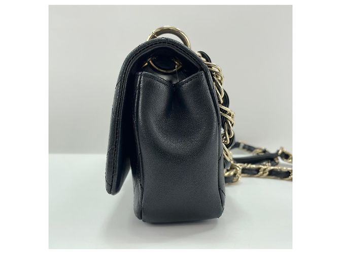 Borsa a tracolla Chanel Matelassé 23 in nero - vista 6