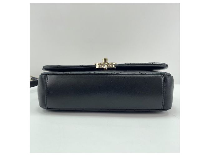 Borsa a tracolla Chanel Matelassé 23 in nero - vista 7