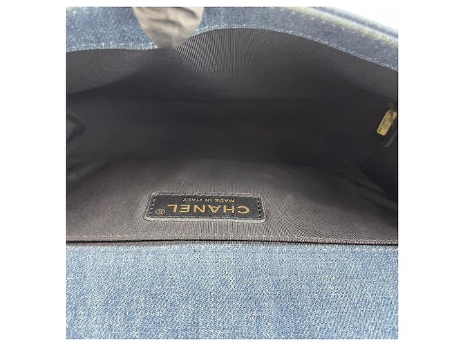 Borsa a tracolla Chanel Boy Medium in blu - vista 13