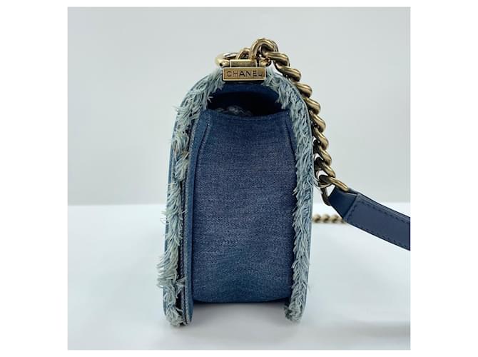 Borsa a tracolla Chanel Boy Medium in blu - vista 5