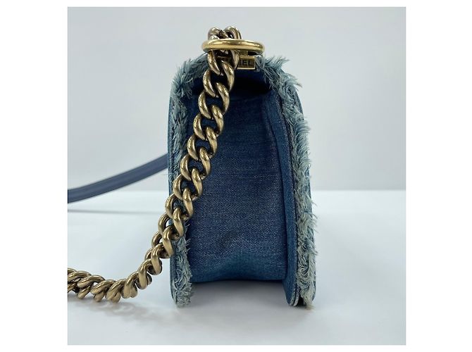 Borsa a tracolla Chanel Boy Medium in blu - vista 6