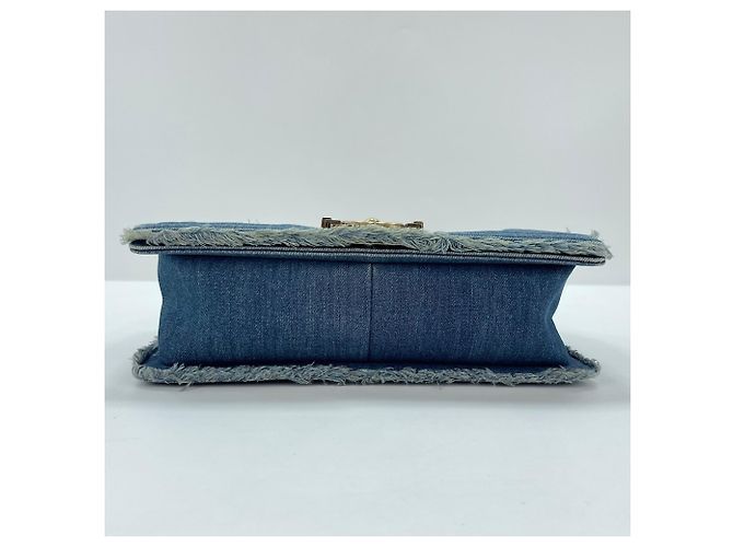 Borsa a tracolla Chanel Boy Medium in blu - vista 7