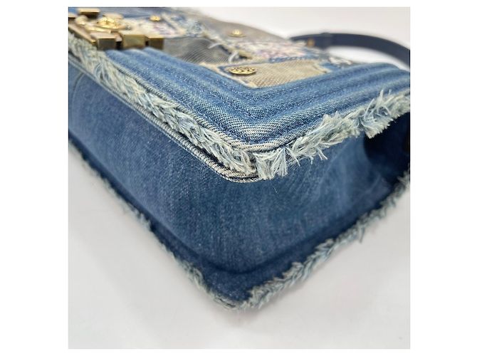 Borsa a tracolla Chanel Boy Medium in blu - vista 9