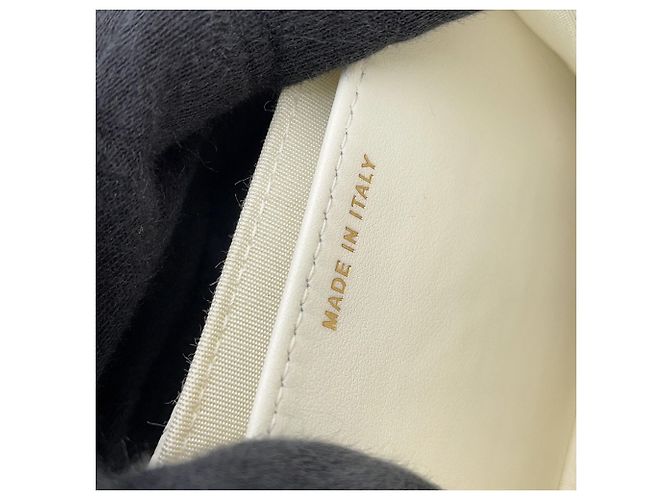 Portafoglio con catena Chanel Matelassé White Bianco - vista 12