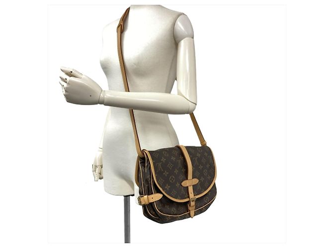Borsa a tracolla Louis Vuitton Saumur 30 Marrone - vista 16